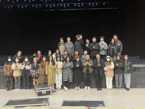 2020级服装表演专业毕业大秀转播团队集体合照B.png